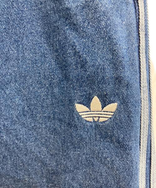 adidas（アディダス）adidas (アディダス) アディカラー デニム スリーストライプス トラックパンツ ブルー サイズ:W30の古着・服飾アイテム