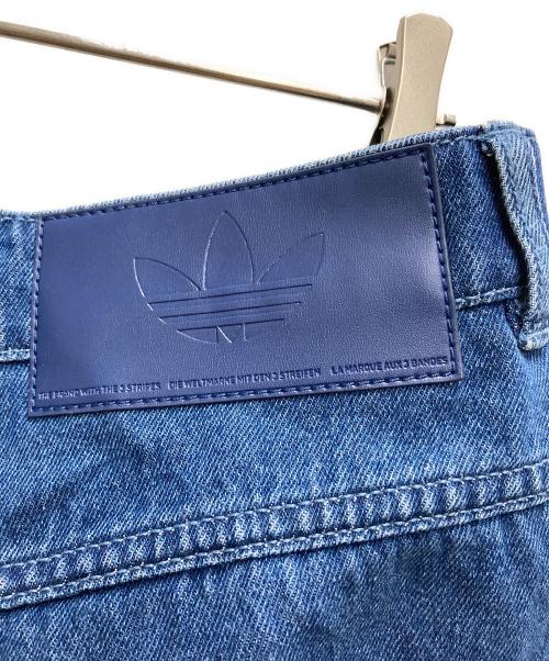 adidas（アディダス）adidas (アディダス) アディカラー デニム スリーストライプス トラックパンツ ブルー サイズ:W30の古着・服飾アイテム