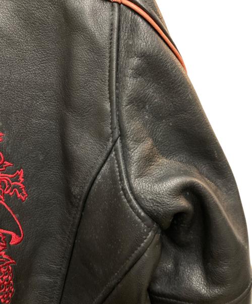 HARLEY-DAVIDSON（ハーレーダビッドソン）HARLEY-DAVIDSON (ハーレーダビッドソン) ジップアップレザージャケット 金赤糸刺繍 ブラック サイズ:Lの古着・服飾アイテム