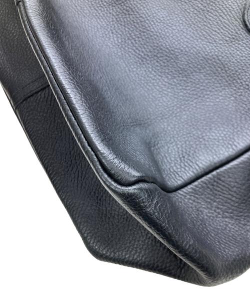 YOUNG & OLSEN The DRYGOODS STORE（ヤングアンドオルセン ザ ドライグッズストア）YOUNG & OLSEN The DRYGOODS STORE (ヤングアンドオルセン ザ ドライグッズストア) EMBOSSED LEATHER TOTE M ブラックの古着・服飾アイテム