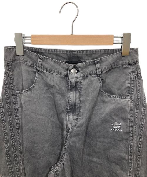 adidas（アディダス）adidas (アディダス) シーズン 2 カーゴパンツ グレー サイズ:W30（76cm） 未使用品の古着・服飾アイテム