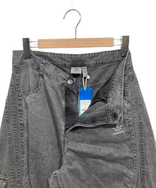 adidas（アディダス）adidas (アディダス) シーズン 2 カーゴパンツ グレー サイズ:W30（76cm） 未使用品の古着・服飾アイテム