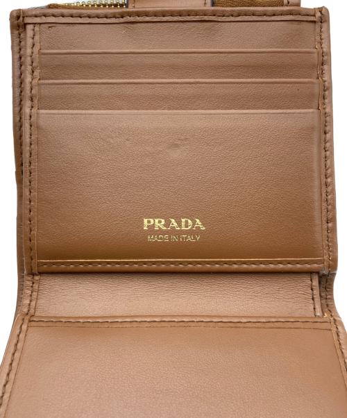 PRADA（プラダ）PRADA (プラダ) シティカーフコンパクトウォレット ブラウンの古着・服飾アイテム