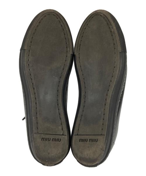 MIU MIU（ミュウミュウ）MIU MIU (ミュウミュウ) ビジューエナメルスニーカー ブラック サイズ:38の古着・服飾アイテム