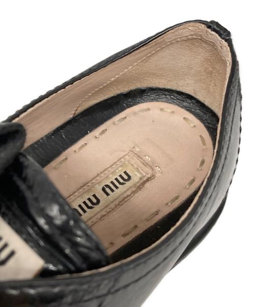 MIU MIU（ミュウミュウ）MIU MIU (ミュウミュウ) ビジューエナメルスニーカー ブラック サイズ:38の古着・服飾アイテム