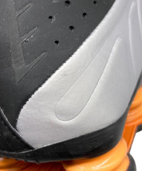 NIKE（ナイキ）NIKE (ナイキ) Shox R4 Black/Bright Mandarin グレー サイズ:US 11 1/2の古着・服飾アイテム