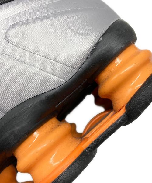 NIKE（ナイキ）NIKE (ナイキ) Shox R4 Black/Bright Mandarin グレー サイズ:US 11 1/2の古着・服飾アイテム