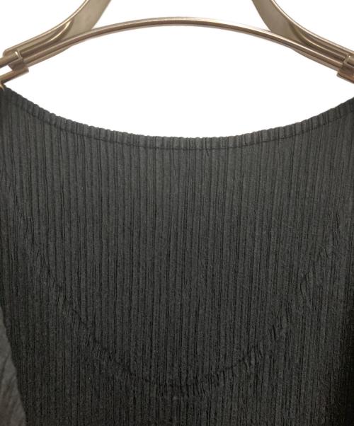 ISSEY MIYAKE（イッセイミヤケ）ISSEY MIYAKE (イッセイミヤケ) カットワークプリーツノースリーブワンピース ブラック サイズ:2の古着・服飾アイテム