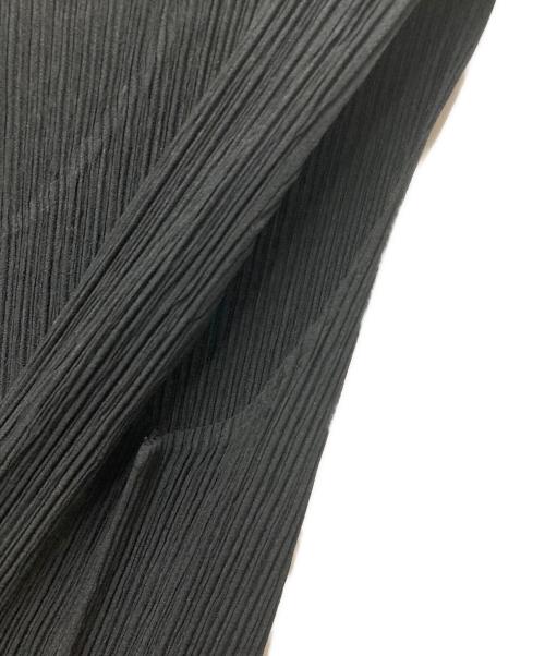 ISSEY MIYAKE（イッセイミヤケ）ISSEY MIYAKE (イッセイミヤケ) カットワークプリーツノースリーブワンピース ブラック サイズ:2の古着・服飾アイテム