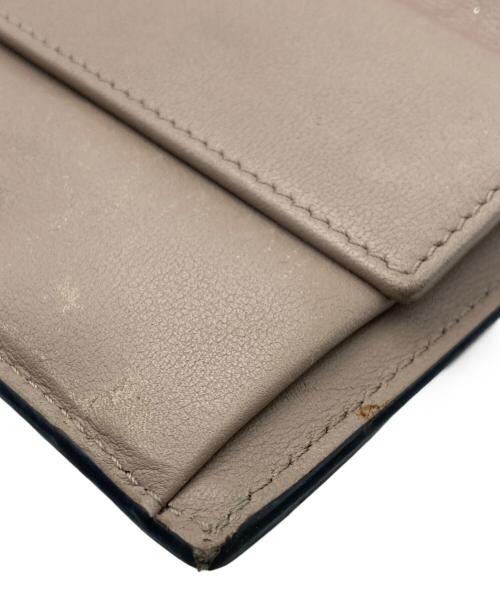 VALENTINO（ヴァレンティノ）VALENTINO (ヴァレンティノ) スタッズコンパクトウォレット ベージュの古着・服飾アイテム