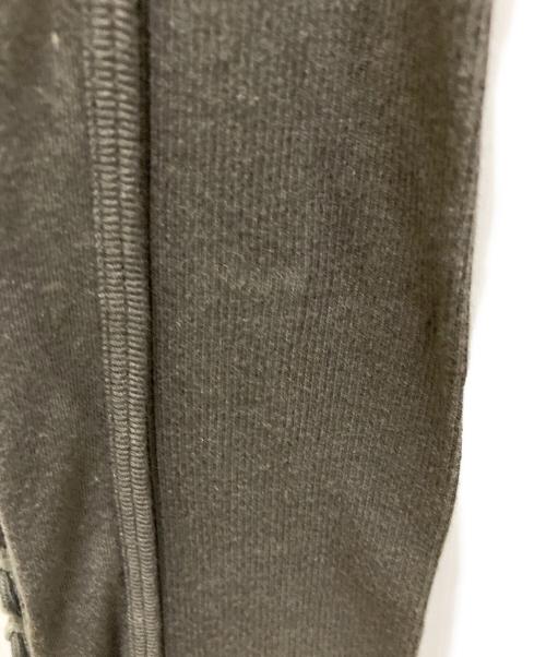 JULIUS（ユリウス）JULIUS (ユリウス) JERSEY FASTENING T-SHIRTS オリーブ サイズ:2の古着・服飾アイテム