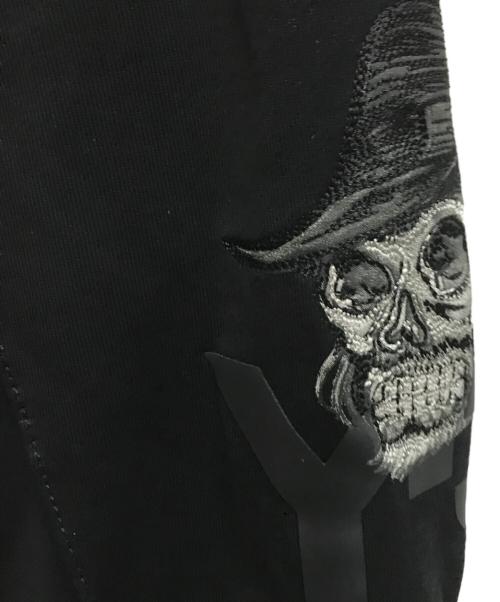 Y-3（ワイスリー）Y-3 (ワイスリー) スカル刺繍スウェット ブラック サイズ:XLの古着・服飾アイテム