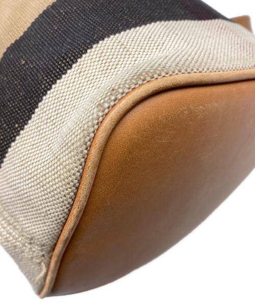 BURBERRY（バーバリー）BURBERRY (バーバリー) 巾着ショルダーバッグ ベージュの古着・服飾アイテム