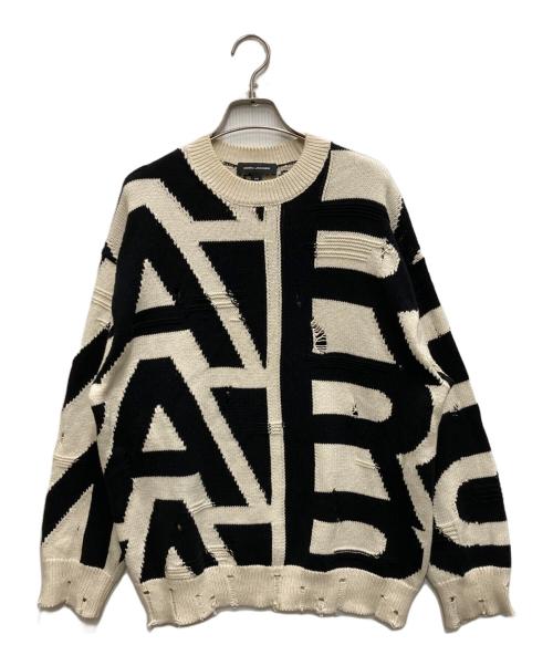 MARC JACOBS（マークジェイコブス）MARC JACOBS (マークジェイコブズ) THE DISTRESSED MONOGRAM OVERSIZE SWEATER ブラック×ホワイト サイズ:XSの古着・服飾アイテム