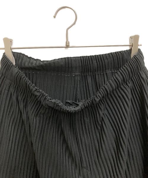 HOMME PLISSE ISSEY MIYAKE（オム プリッセ イッセイ ミヤケ）HOMME PLISSE ISSEY MIYAKE (オム プリッセ イッセイ ミヤケ) プリーツテーパードパンツ ブラック サイズ:1の古着・服飾アイテム