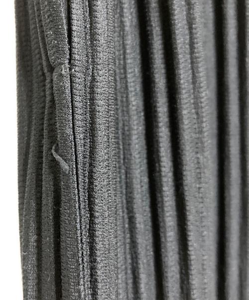 HOMME PLISSE ISSEY MIYAKE（オム プリッセ イッセイ ミヤケ）HOMME PLISSE ISSEY MIYAKE (オム プリッセ イッセイ ミヤケ) プリーツテーパードパンツ ブラック サイズ:1の古着・服飾アイテム