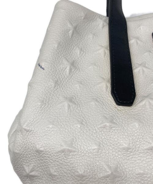 JIMMY CHOO（ジミーチュウ）JIMMY CHOO (ジミーチュウ) ピムリコ スターエンボスハンドバッグ ホワイトの古着・服飾アイテム