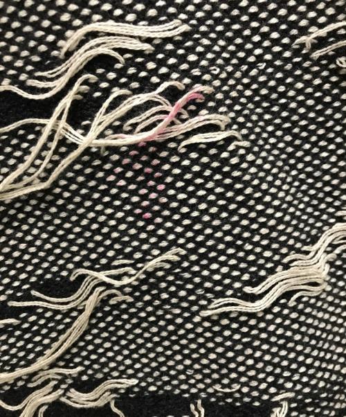 CMMN SWDN（コモンスウェーデン）CMMN SWDN (コモンスウェーデン) ARRAN DISDRESSED ブラック×ホワイト サイズ:Lの古着・服飾アイテム