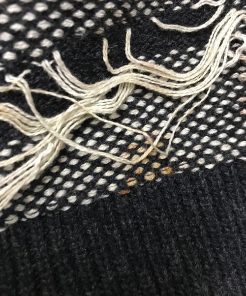 CMMN SWDN（コモンスウェーデン）CMMN SWDN (コモンスウェーデン) ARRAN DISDRESSED ブラック×ホワイト サイズ:Lの古着・服飾アイテム