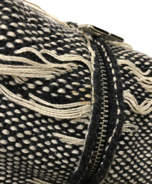 CMMN SWDN（コモンスウェーデン）CMMN SWDN (コモンスウェーデン) ARRAN DISDRESSED ブラック×ホワイト サイズ:Lの古着・服飾アイテム