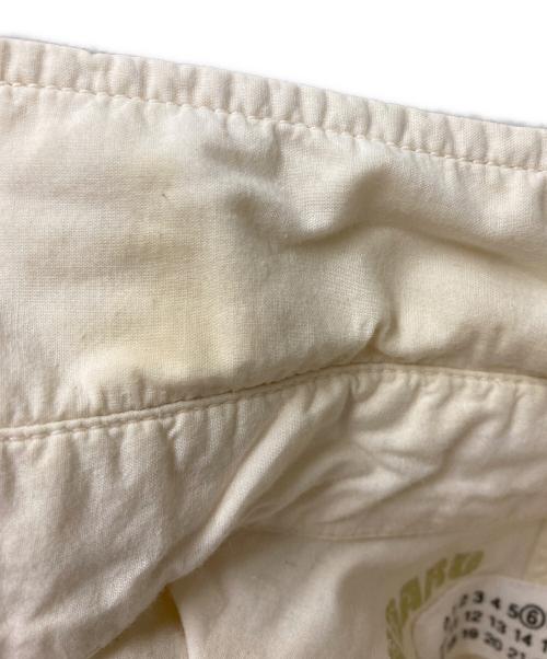 MM6 Maison Margiela（エムエムシックスメゾンマルジェラ）MM6 Maison Margiela (エムエムシックスメゾンマルジェラ) クロップドシャツ ベージュ サイズ:FREEの古着・服飾アイテム