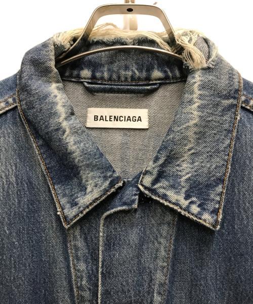 BALENCIAGA（バレンシアガ）BALENCIAGA (バレンシアガ) ダメージ加工バックロゴデニムジャケット ブルー サイズ:34の古着・服飾アイテム
