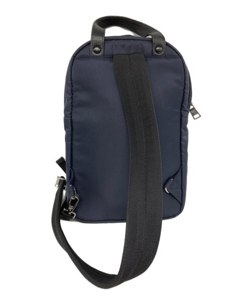 PRADA（プラダ）PRADA (プラダ) ナイロンボディバッグ ネイビーの古着・服飾アイテム