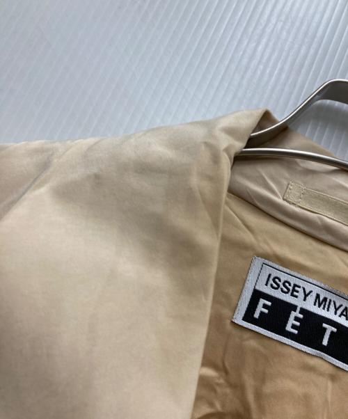 ISSEY MIYAKE FETE（イッセイミヤケフェット）ISSEY MIYAKE FETE (イッセイミヤケフェット) シルクミドルコート ベージュ サイズ:3の古着・服飾アイテム