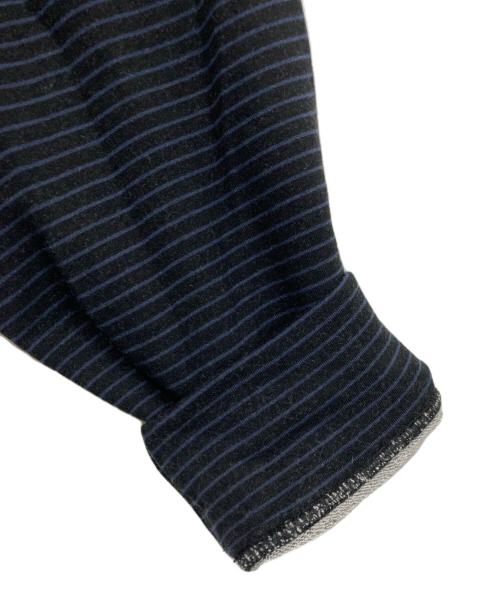 mocT（モクティ）mocT (モクティ) LYOCELL STRETCH FLEECE BORDER MOCK-NECK PO ブラック×ブルー サイズ:XLの古着・服飾アイテム