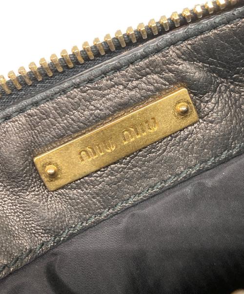 MIU MIU（ミュウミュウ）MIU MIU (ミュウミュウ) スタッズレザーポシェットポーチ ブラックの古着・服飾アイテム