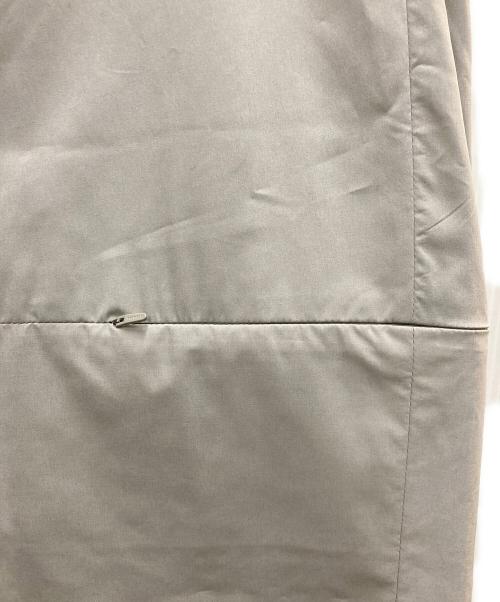 AMOMENTO（アモーメント）AMOMENTO (アモーメント) CURVED ZIP BANDING PANTS グレー サイズ:L 未使用品の古着・服飾アイテム