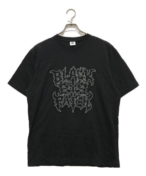 THE BLACK EYE PATCH（ブラックアイパッチ）THE BLACK EYE PATCH (ブラックアイパッチ) TRAP METAL STITCHED LOGO TEE ブラック サイズ:Lの古着・服飾アイテム