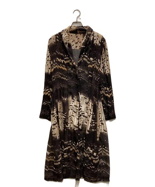 ISSEY MIYAKE（イッセイミヤケ）ISSEY MIYAKE (イッセイミヤケ) 総柄プリーツワンピース ベージュ×ブラウン サイズ:Mの古着・服飾アイテム