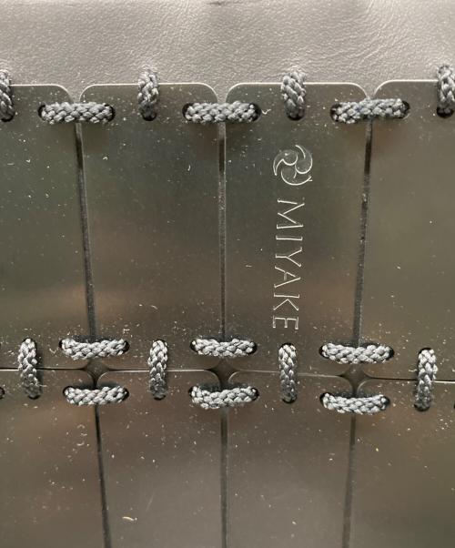 miyake（ミヤケ デザイン スタジオ）MIYAKE (ミヤケ デザイン スタジオ) サムライ甲冑バッグ ブラックの古着・服飾アイテム