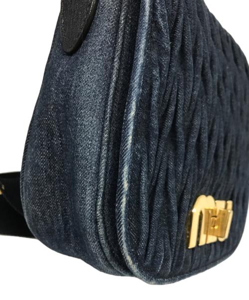MIU MIU（ミュウミュウ）MIU MIU (ミュウミュウ) マテラッセデニムショルダーバッグ ネイビーの古着・服飾アイテム