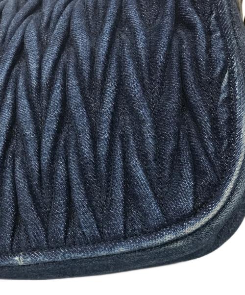 MIU MIU（ミュウミュウ）MIU MIU (ミュウミュウ) マテラッセデニムショルダーバッグ ネイビーの古着・服飾アイテム