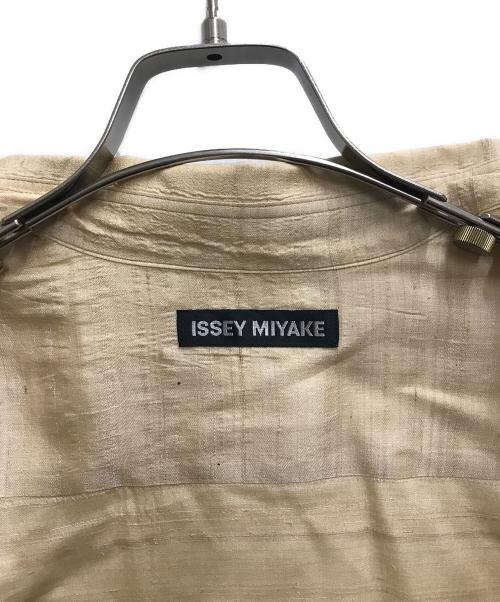 ISSEY MIYAKE（イッセイミヤケ）ISSEY MIYAKE (イッセイミヤケ) シルクシャツ ベージュ サイズ:3の古着・服飾アイテム