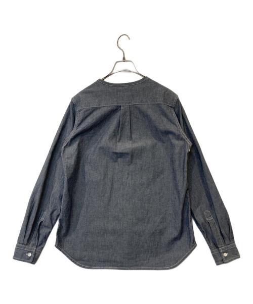 and wander（アンドワンダー）and wander (アンドワンダー) CORDURA indigo chambray collarless shirt コーデュラ・インディゴ・シャンブレー・カラーレス・シャツ 574-1983114 ブルー サイズ:FREEの古着・服飾アイテム