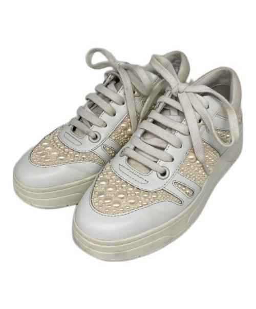 JIMMY CHOO（ジミーチュウ）JIMMY CHOO (ジミーチュウ) パール装飾 HAWAII/F ローカットスニーカー ホワイト サイズ:36の古着・服飾アイテム