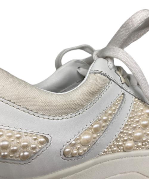 JIMMY CHOO（ジミーチュウ）JIMMY CHOO (ジミーチュウ) パール装飾 HAWAII/F ローカットスニーカー ホワイト サイズ:36の古着・服飾アイテム