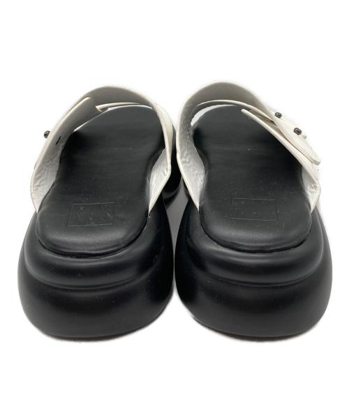RIM.ARK（リムアーク）RIM.ARK (リムアーク) Volume sole sandal ブラック サイズ:23.5cmの古着・服飾アイテム