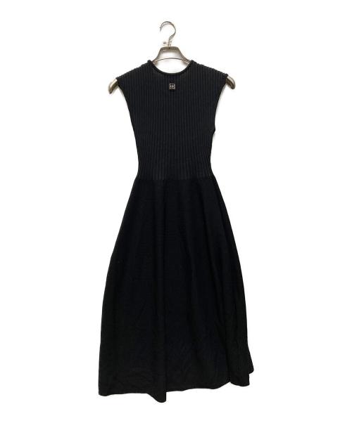 ARMANI EXCHANGE（アルマーニ エクスチェンジ）ARMANI EXCHANGE (アルマーニ エクスチェンジ) ミニメタルロゴ付き ニットワンピース ブラック サイズ:Sの古着・服飾アイテム