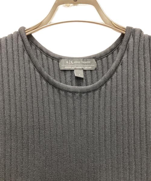 ARMANI EXCHANGE（アルマーニ エクスチェンジ）ARMANI EXCHANGE (アルマーニ エクスチェンジ) ミニメタルロゴ付き ニットワンピース ブラック サイズ:Sの古着・服飾アイテム