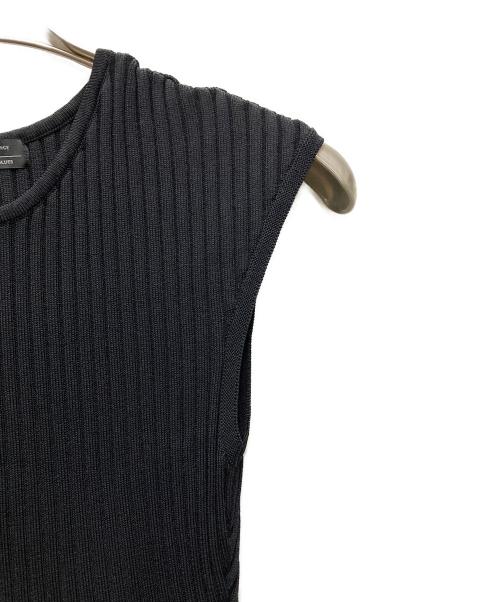 ARMANI EXCHANGE（アルマーニ エクスチェンジ）ARMANI EXCHANGE (アルマーニ エクスチェンジ) ミニメタルロゴ付き ニットワンピース ブラック サイズ:Sの古着・服飾アイテム