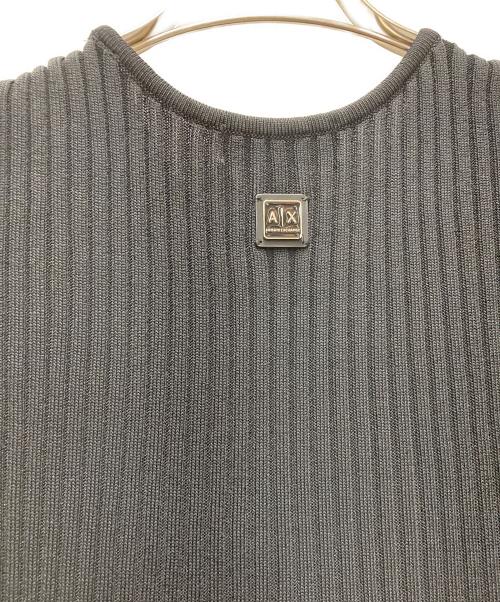 ARMANI EXCHANGE（アルマーニ エクスチェンジ）ARMANI EXCHANGE (アルマーニ エクスチェンジ) ミニメタルロゴ付き ニットワンピース ブラック サイズ:Sの古着・服飾アイテム