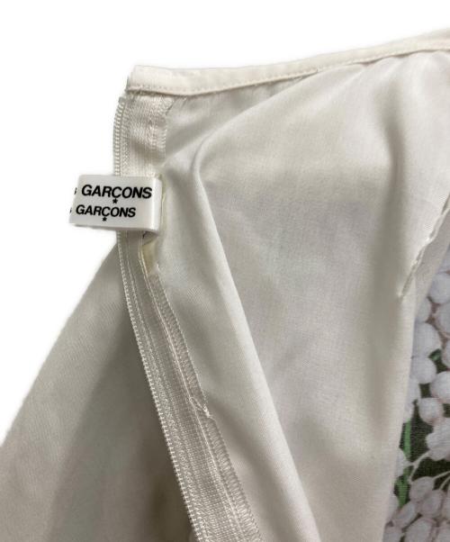 COMME des GARCONS COMME des GARCONS（コムデギャルソン コムデギャルソン）COMME des GARCONS COMME des GARCONS (コムデギャルソン コムデギャルソン) 転写ブラウス ホワイト サイズ:Sの古着・服飾アイテム