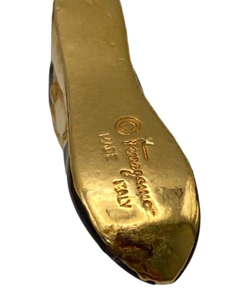 Salvatore Ferragamo（サルヴァトーレ フェラガモ）Salvatore Ferragamo (サルヴァトーレ フェラガモ) パンプスモチーフゴールドチャームブレスレット ゴールドの古着・服飾アイテム