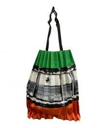 me ISSEY MIYAKE（ミーイッセイ ミヤケ）の古着「プリーツトートバッグ」｜グリーン×オレンジ