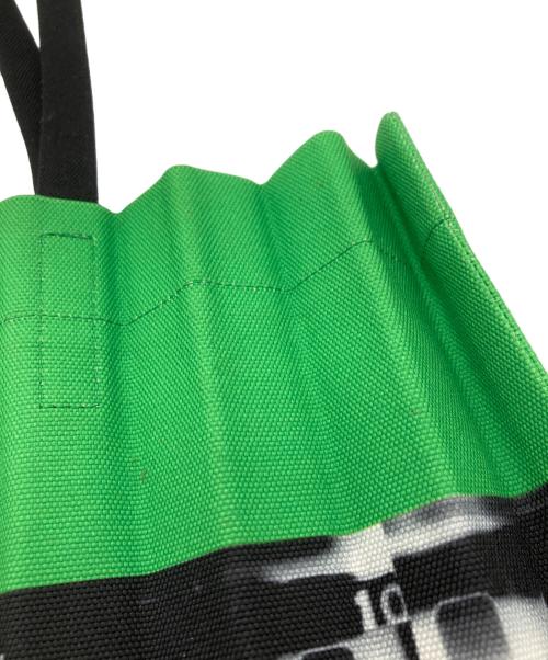 me ISSEY MIYAKE（ミーイッセイ ミヤケ）me ISSEY MIYAKE (ミーイッセイ ミヤケ) プリーツトートバッグ グリーン×オレンジの古着・服飾アイテム