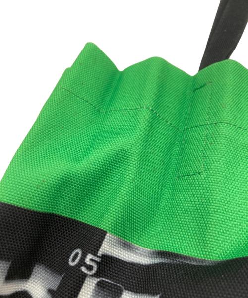 me ISSEY MIYAKE（ミーイッセイ ミヤケ）me ISSEY MIYAKE (ミーイッセイ ミヤケ) プリーツトートバッグ グリーン×オレンジの古着・服飾アイテム